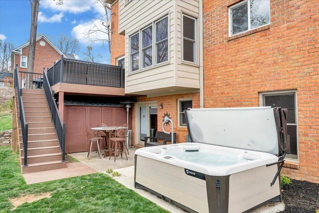 1562 Strawberry Mountain DR, Roanoke, VA 24018
