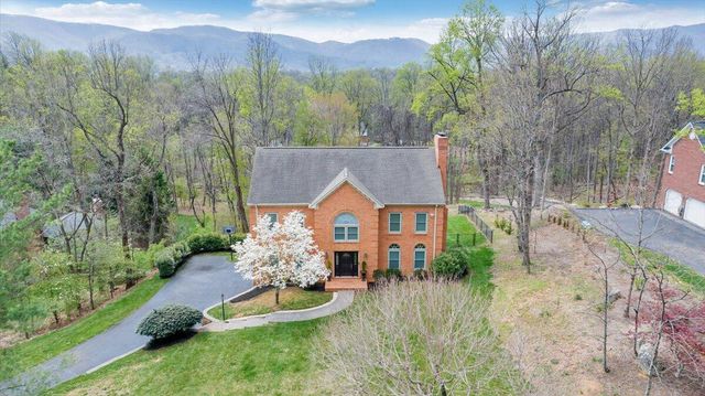 1562 Strawberry Mountain DR, Roanoke, VA 24018