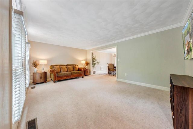 1562 Strawberry Mountain DR, Roanoke, VA 24018
