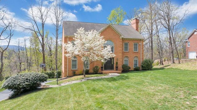1562 Strawberry Mountain DR, Roanoke, VA 24018
