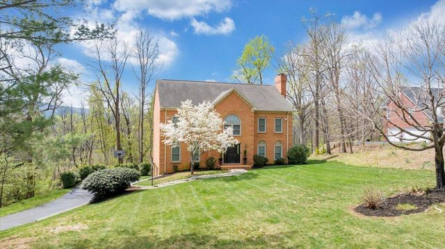 1562 Strawberry Mountain DR, Roanoke, VA 24018