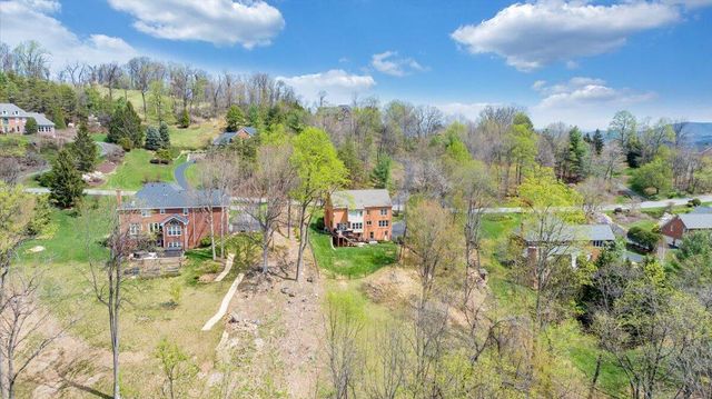 1562 Strawberry Mountain DR, Roanoke, VA 24018