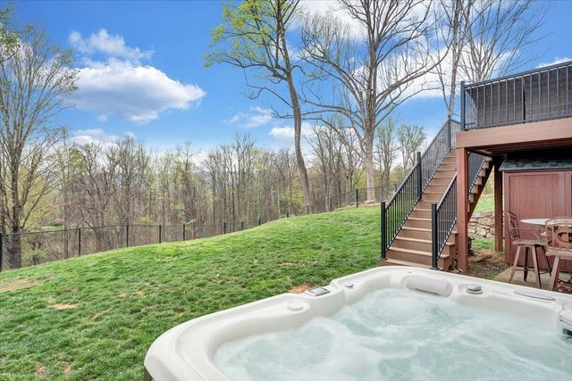 1562 Strawberry Mountain DR, Roanoke, VA 24018