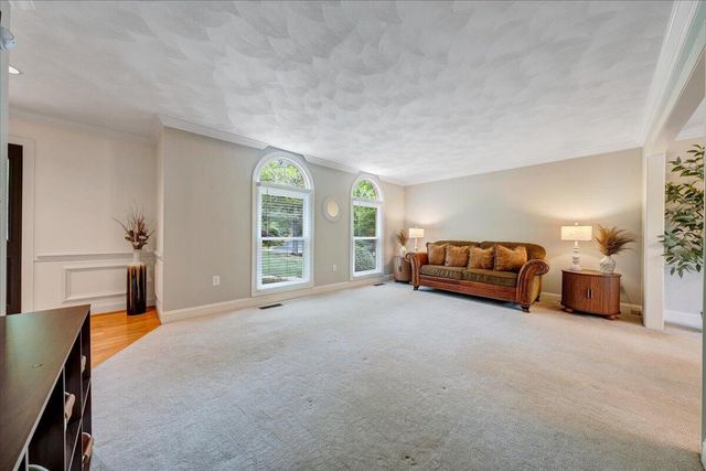 1562 Strawberry Mountain DR, Roanoke, VA 24018