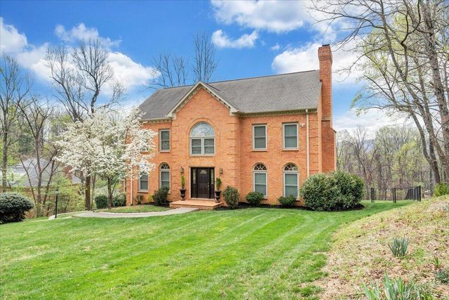 1562 Strawberry Mountain DR, Roanoke, VA 24018