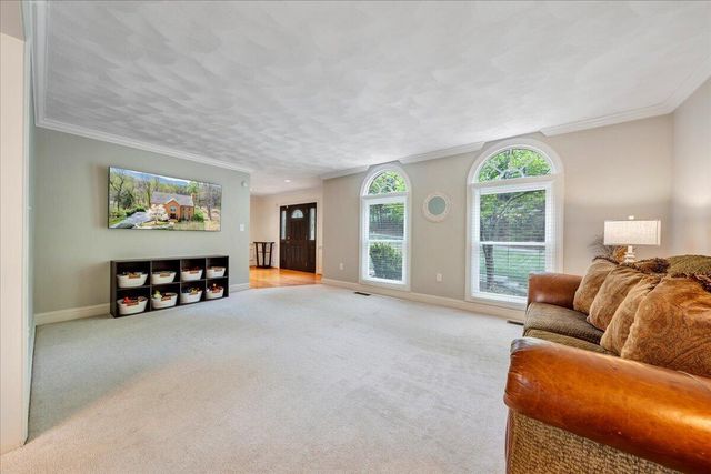 1562 Strawberry Mountain DR, Roanoke, VA 24018