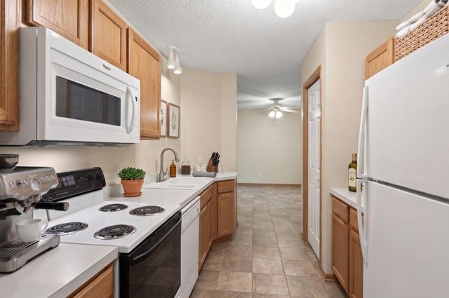2407 Harvest Way, Chanhassen, MN 55317