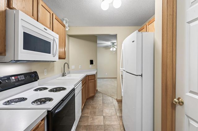2407 Harvest Way, Chanhassen, MN 55317