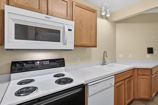 2407 Harvest Way, Chanhassen, MN 55317