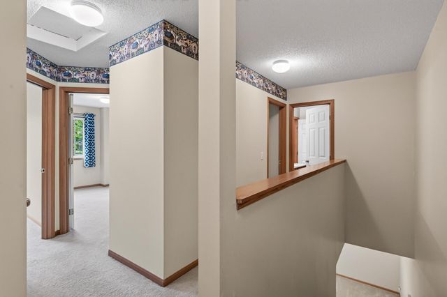 2407 Harvest Way, Chanhassen, MN 55317