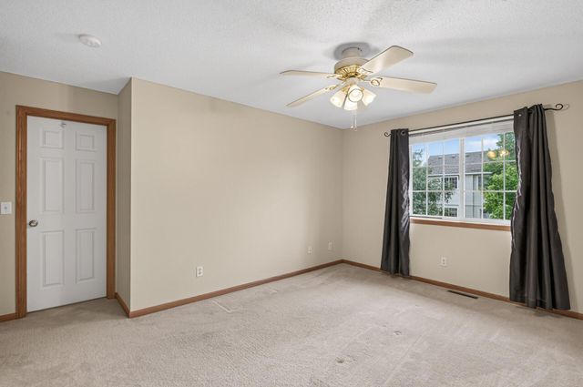 2407 Harvest Way, Chanhassen, MN 55317