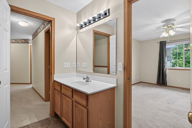 2407 Harvest Way, Chanhassen, MN 55317