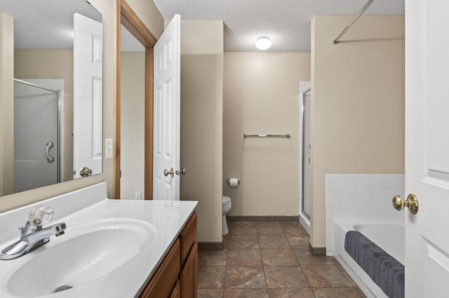 2407 Harvest Way, Chanhassen, MN 55317