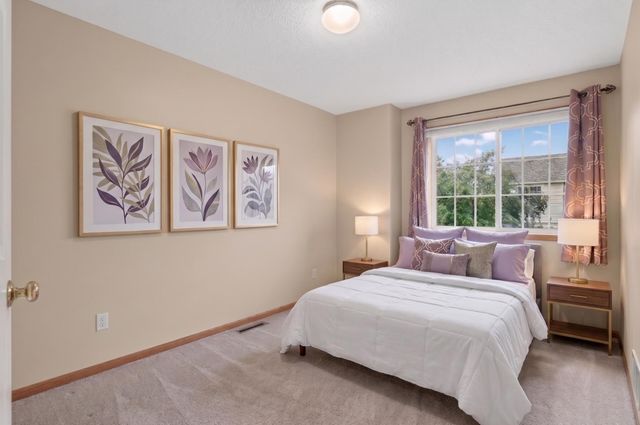 2407 Harvest Way, Chanhassen, MN 55317