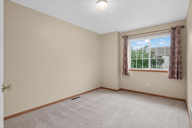2407 Harvest Way, Chanhassen, MN 55317