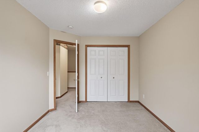 2407 Harvest Way, Chanhassen, MN 55317