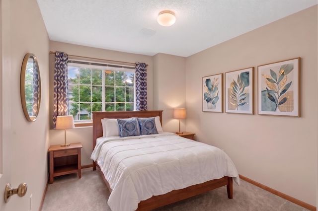 2407 Harvest Way, Chanhassen, MN 55317