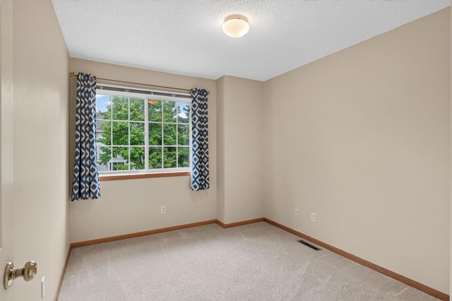 2407 Harvest Way, Chanhassen, MN 55317