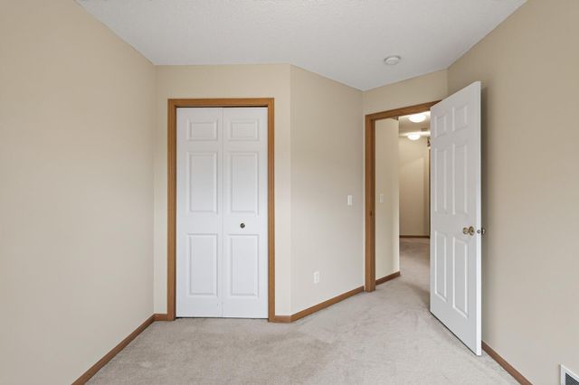 2407 Harvest Way, Chanhassen, MN 55317