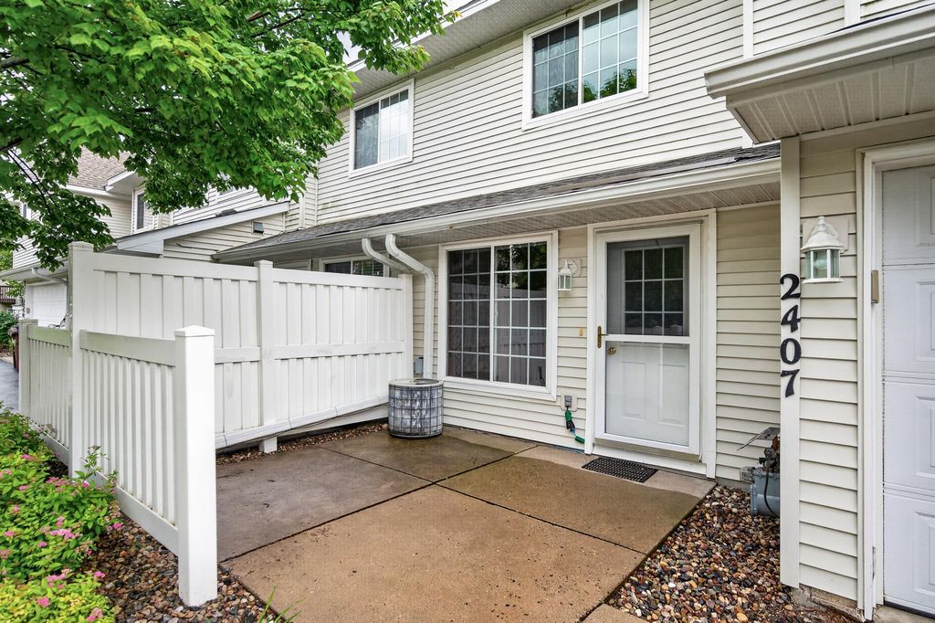 2407 Harvest Way, Chanhassen, MN 55317 — photo 4