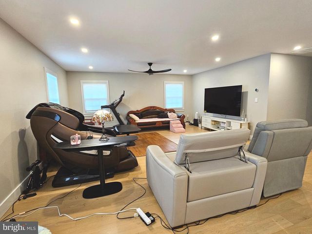 13102 PARSON LN, Fairfax, VA 22033