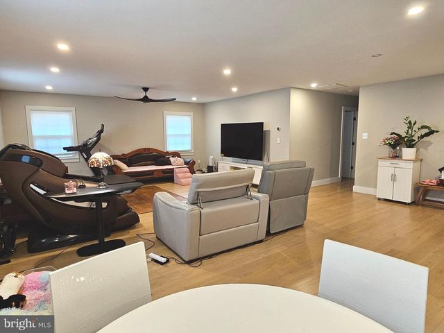 13102 PARSON LN, Fairfax, VA 22033