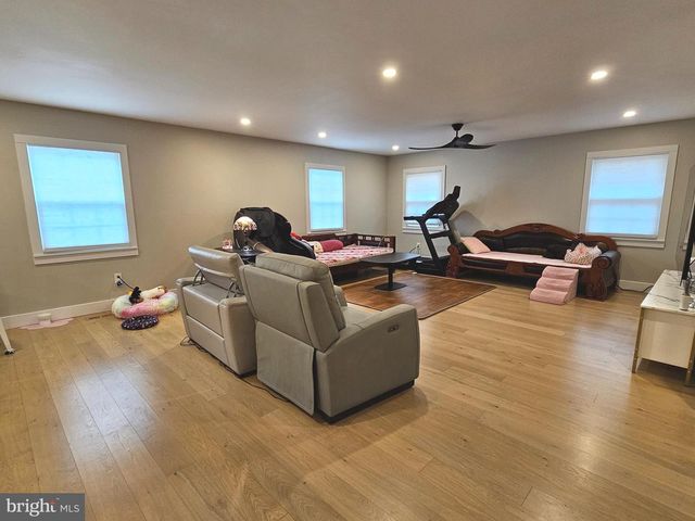 13102 PARSON LN, Fairfax, VA 22033