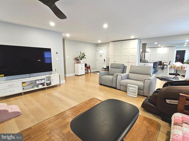 13102 PARSON LN, Fairfax, VA 22033