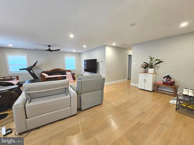 13102 PARSON LN, Fairfax, VA 22033