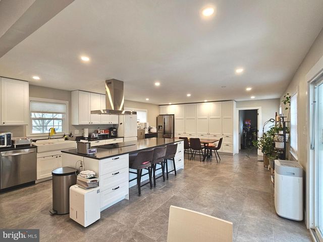 13102 PARSON LN, Fairfax, VA 22033