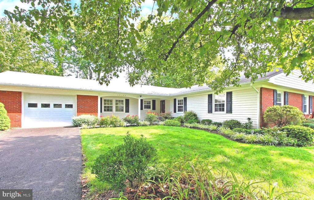 13102 PARSON LN, Fairfax, VA 22033