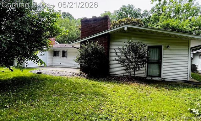 4413 Greenbrook Lane, Flint, MI 48507