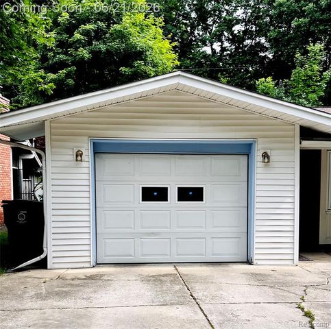 4413 Greenbrook Lane, Flint, MI 48507