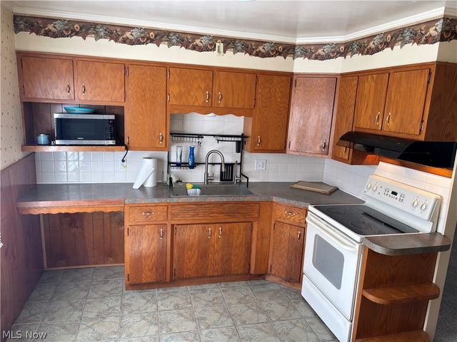 2407 Nesmith Lake Boulevard, Akron, OH 44314