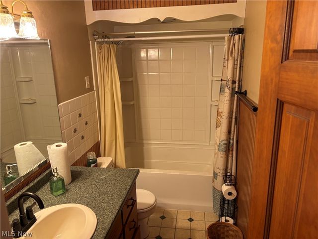 2407 Nesmith Lake Boulevard, Akron, OH 44314