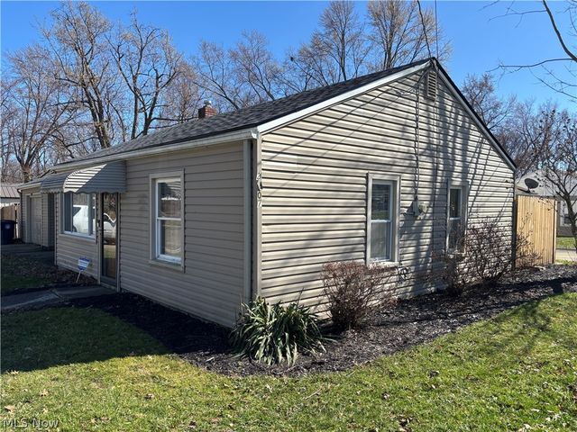 2407 Nesmith Lake Boulevard, Akron, OH 44314
