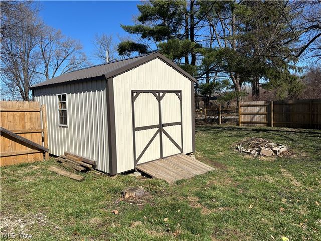 2407 Nesmith Lake Boulevard, Akron, OH 44314