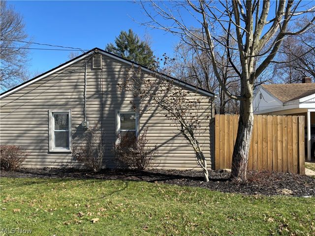 2407 Nesmith Lake Boulevard, Akron, OH 44314