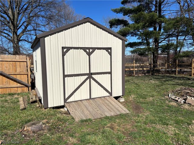 2407 Nesmith Lake Boulevard, Akron, OH 44314