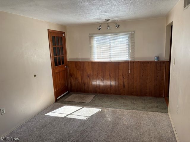 2407 Nesmith Lake Boulevard, Akron, OH 44314