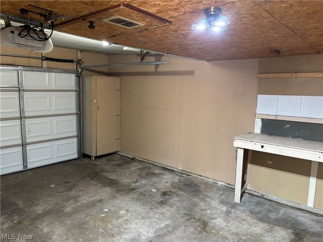 2407 Nesmith Lake Boulevard, Akron, OH 44314