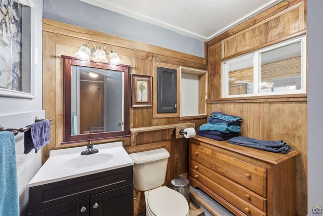 2429 SW Harrison ST, Topeka, KS 66611