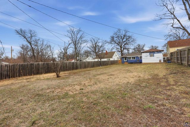 2429 SW Harrison ST, Topeka, KS 66611