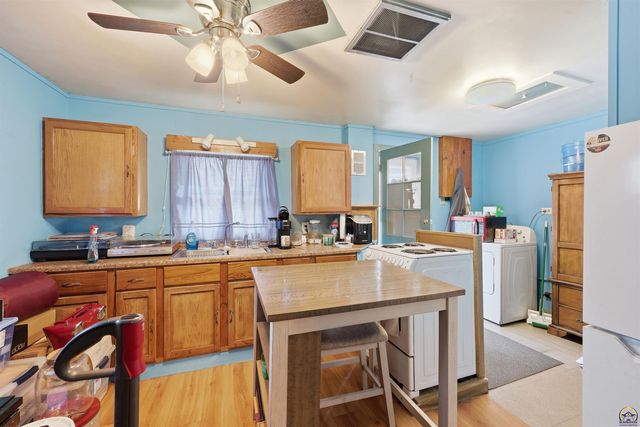 2429 SW Harrison ST, Topeka, KS 66611