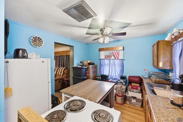 2429 SW Harrison ST, Topeka, KS 66611