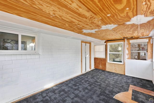 2429 SW Harrison ST, Topeka, KS 66611