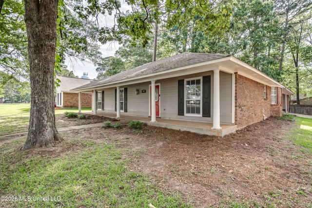 502 Pelahatchie Shore Drive, Brandon, MS 39047