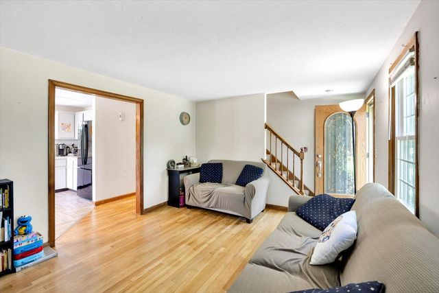 27 Oregon Road, Mashpee, MA 02649