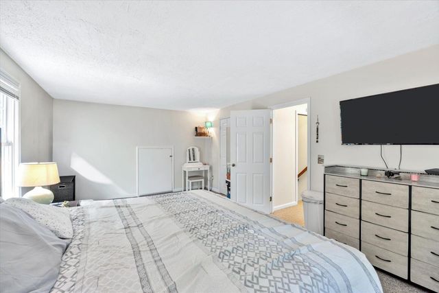 27 Oregon Road, Mashpee, MA 02649