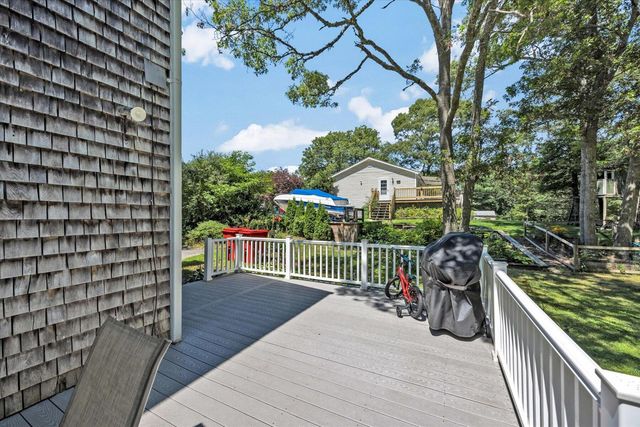 27 Oregon Road, Mashpee, MA 02649